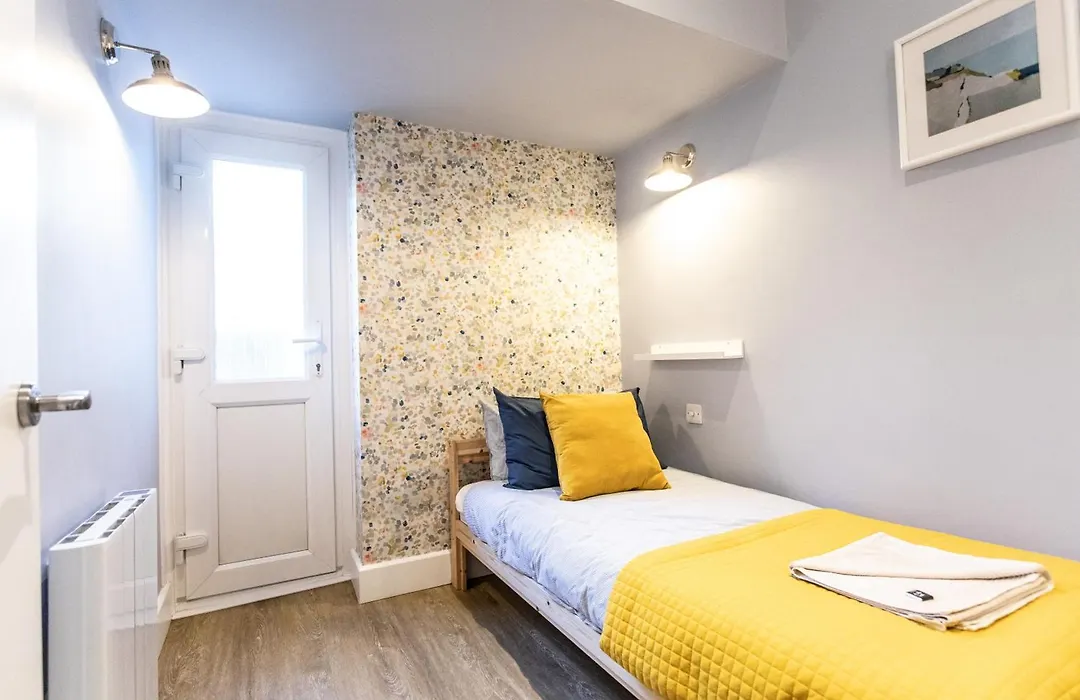 Verulum Apartments - 9 Mins Walk To The Beach - Beautifully Designed Luxury Town Centre Apartments By Coastline Retreats-1